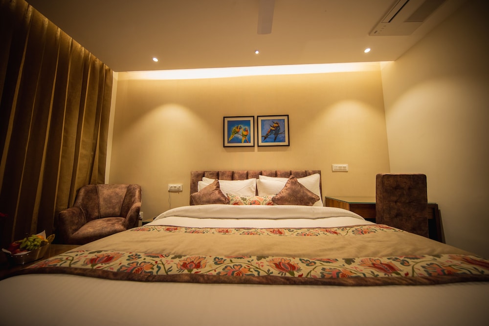 Premium Room with Private Balcony - Photo 4