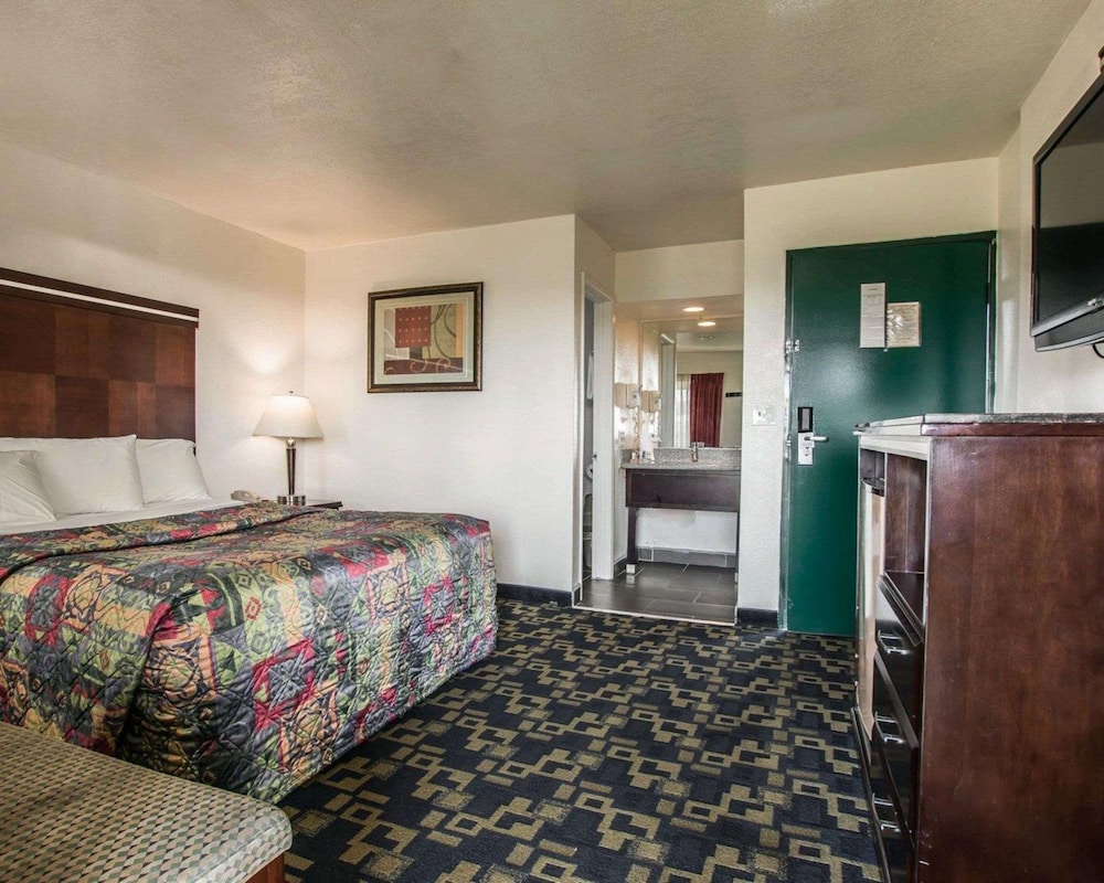Room, 1 Queen Bed, Non Smoking, Balcony