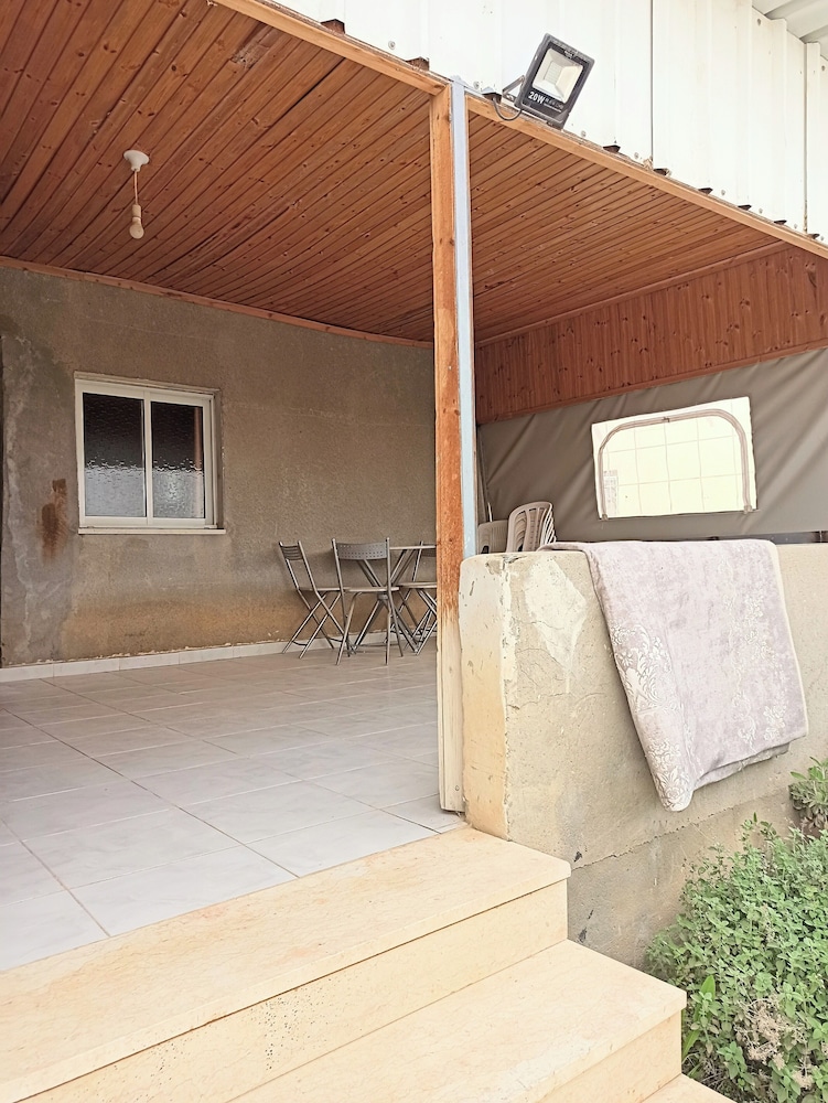 Family House - Photo 16