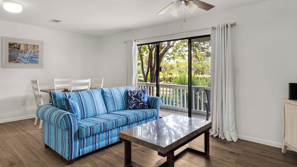 Condo, 1 King Bed, Balcony, Garden View (Beachwood Villas 1C)