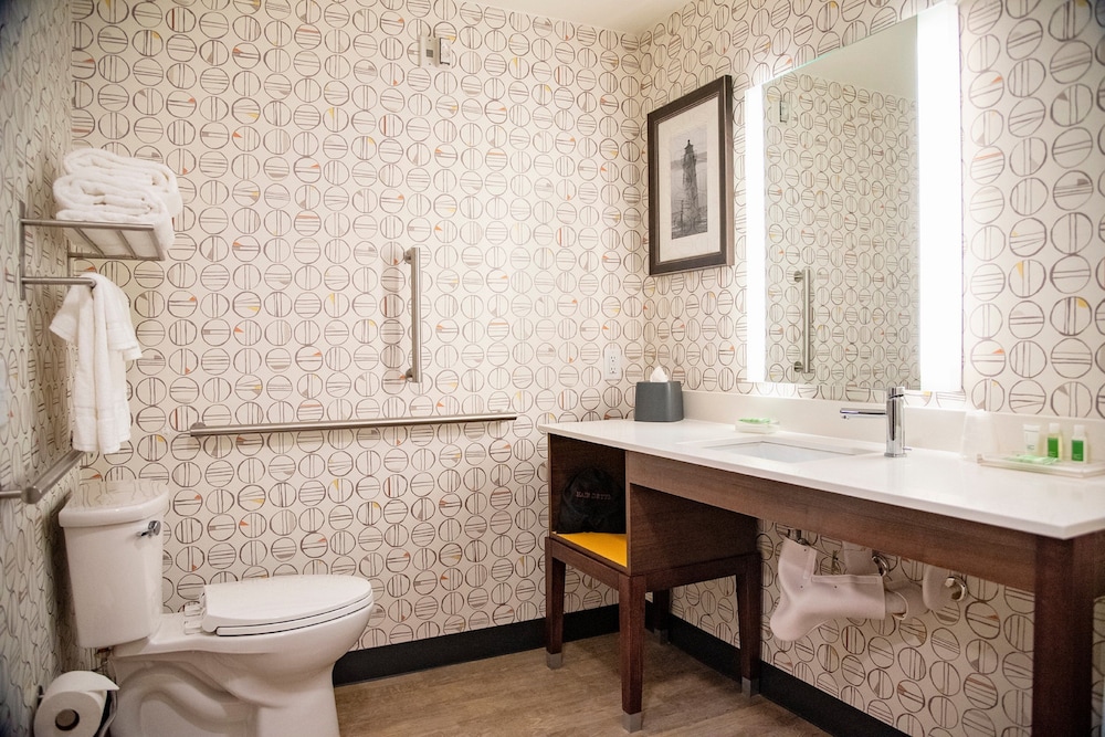 Standard Room, 1 King Bed, Accessible (Communication, Mobility Tub) - Photo 5