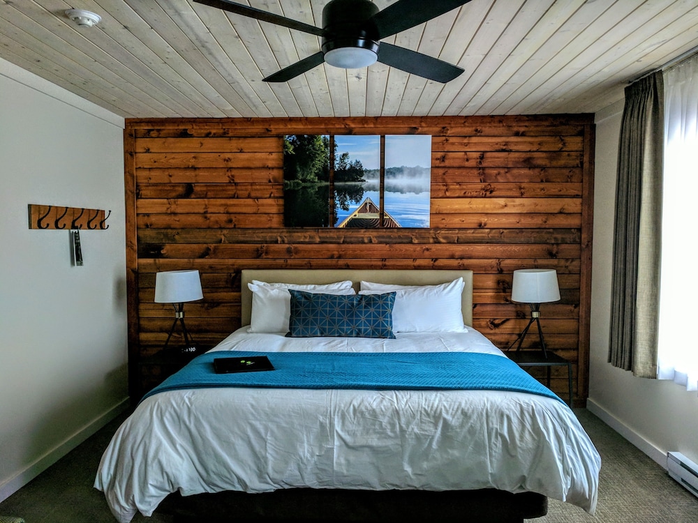 Standard Room, 1 King Bed photo 3