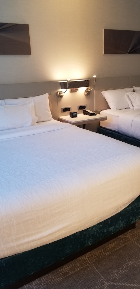 Room, 2 Queen Beds, Accessible (Hearing) - Photo 5