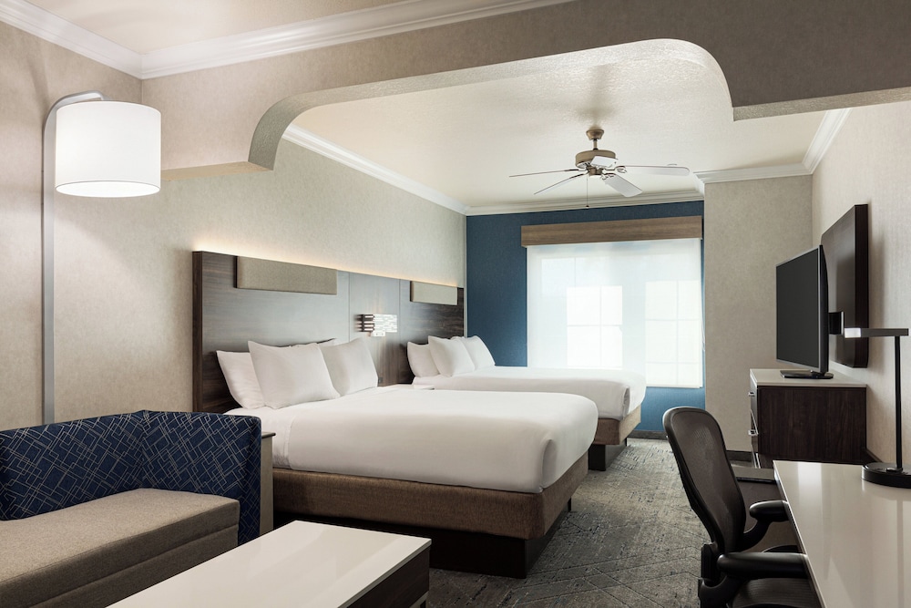 Suite, 2 Queen Beds - Photo 3