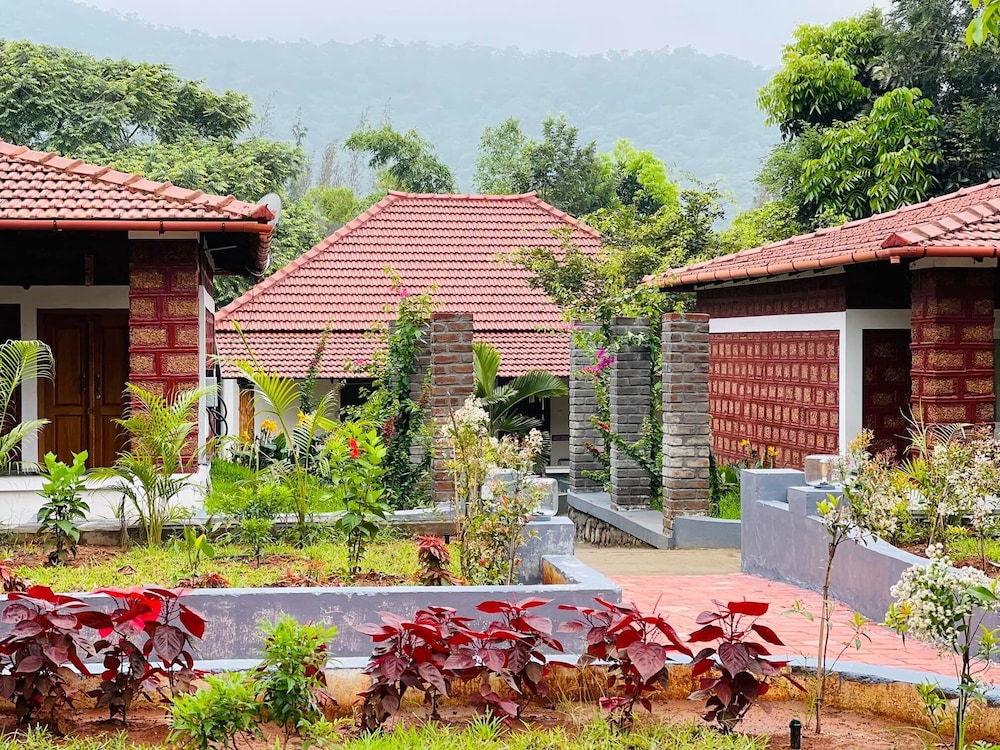 Premium Cottage - Photo 2