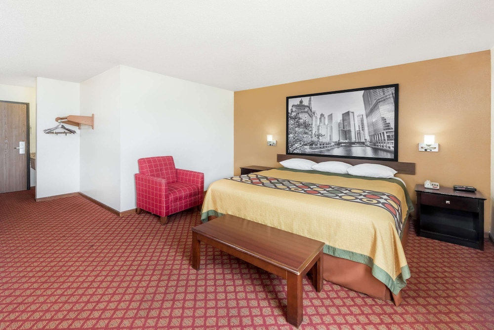 Suite, 1 King Bed, Hot Tub photo 1