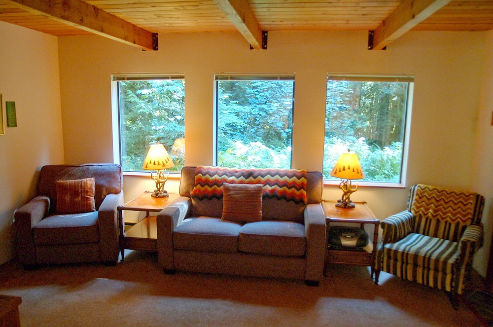 Chalet, 3 Bedrooms, Smoking, Fireplace photo 3