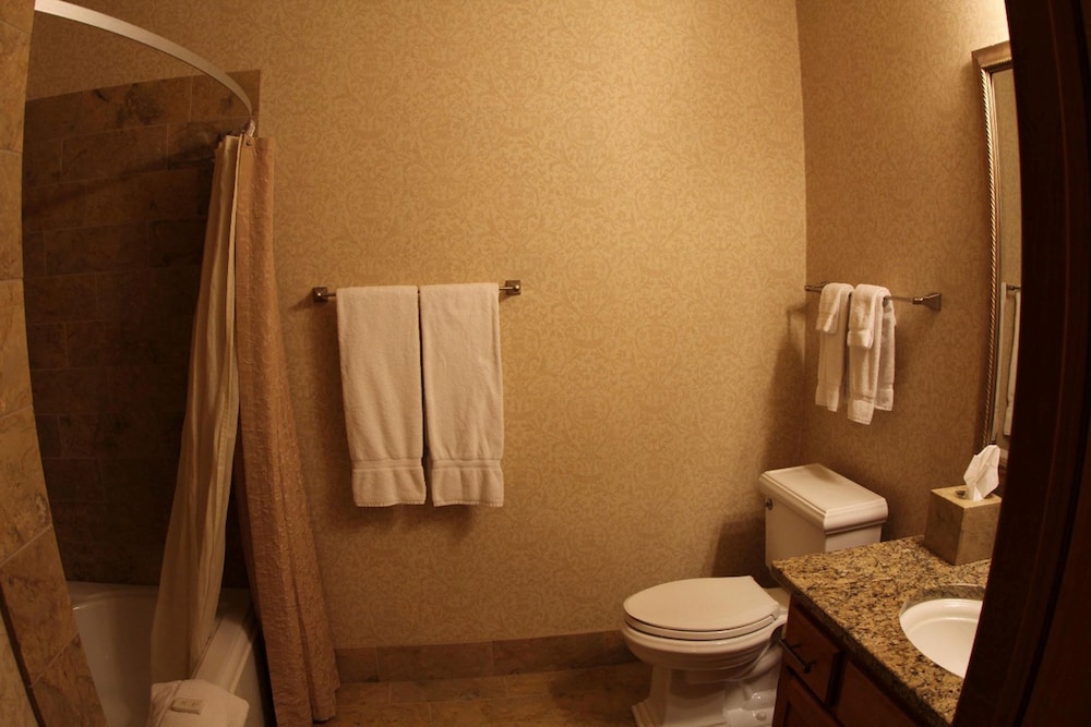 Executive Suite, 2 Bedrooms, Balcony photo 2