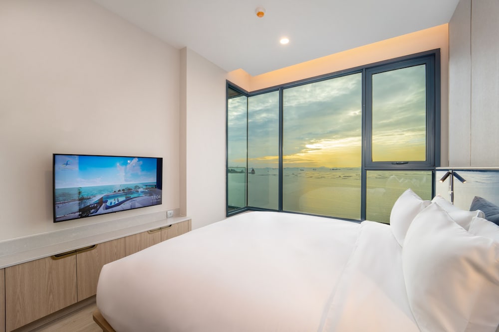 One Bedroom Suite - Photo 4