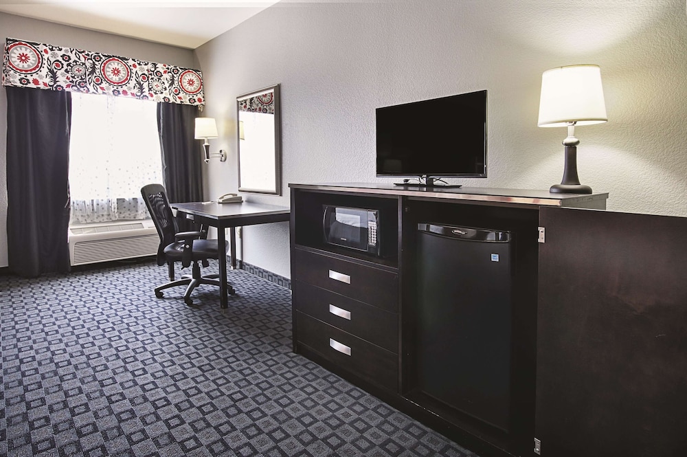 Room, 2 Queen Beds, Non Smoking - Photo 4