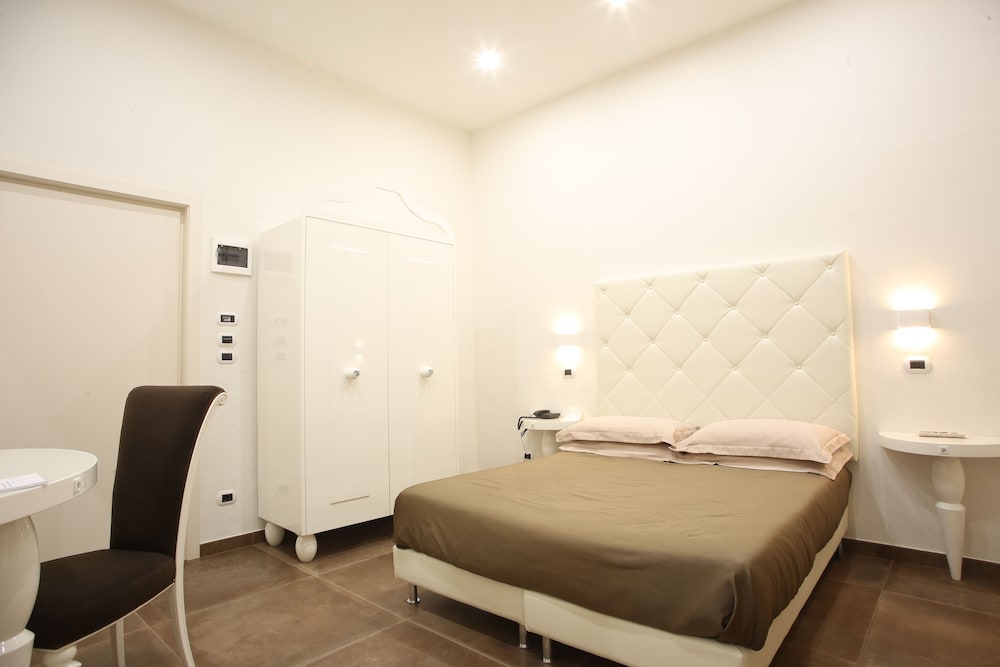 Double Room - Photo 3