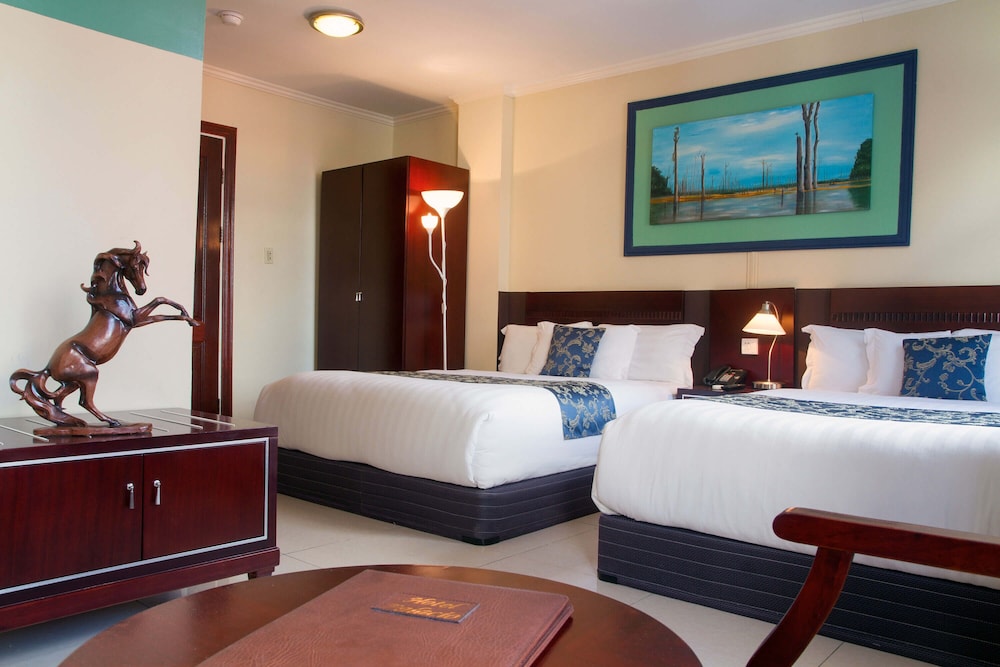 Premium Quadruple Room, 2 Queen Beds photo 1