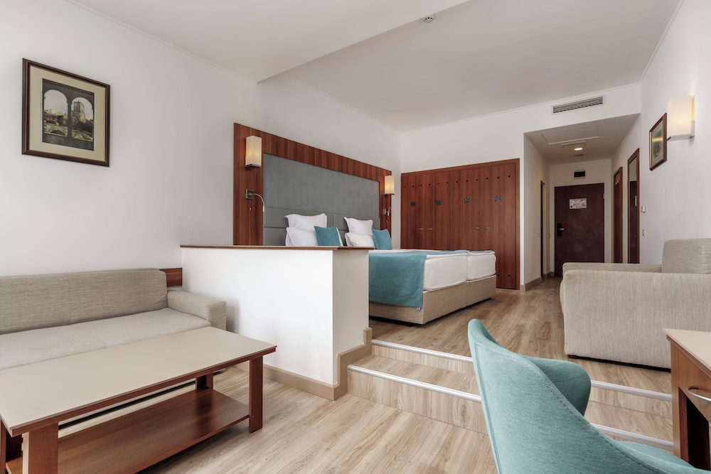 Superior Double Room, Sea View (2 Adults + 1 Child) photo 3
