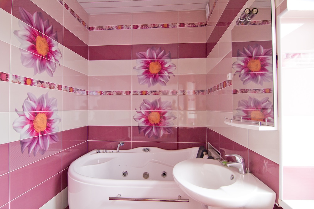 Romantic Room, 1 King Bed photo 3