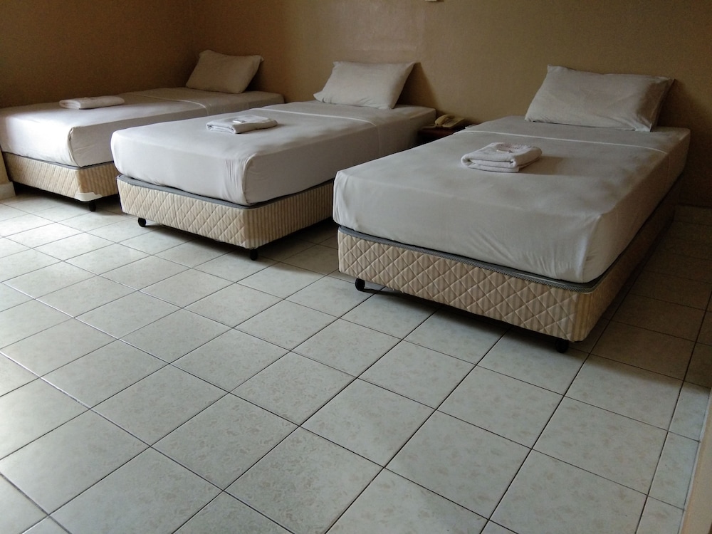 Basic Double Room, 2 Queen Beds, Non Smoking photo 2