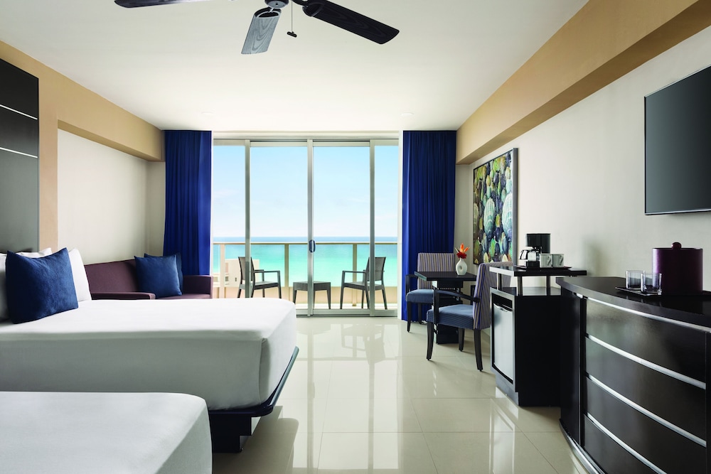 Standard Suite, 2 Double Beds photo 1