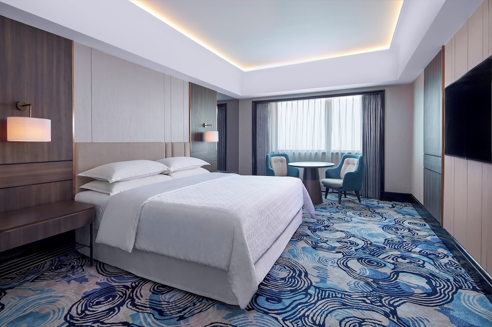 Premium Room, 1 King Bed - Photo 1