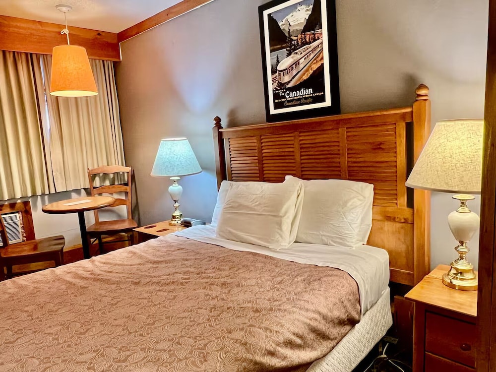 Standard Room, 1 Queen Bed photo 2