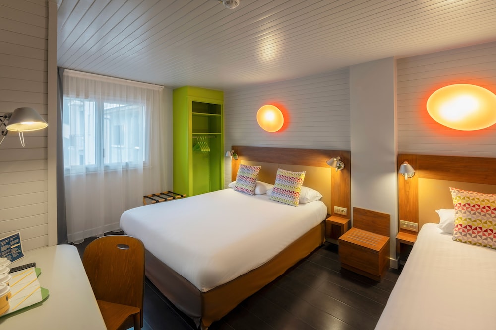 Standard Room, Multiple Beds - Photo 8