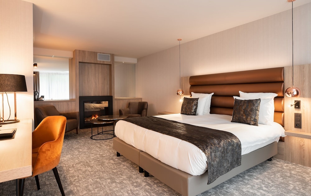 Executive Suite - Photo 1