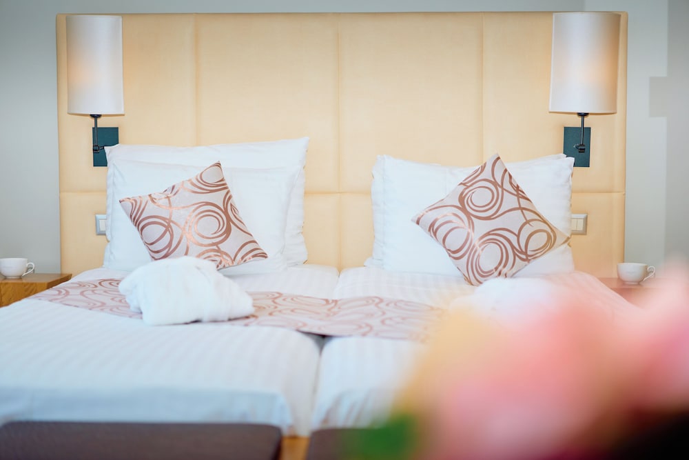 Standard Double or Twin Room, City View - Photo 1