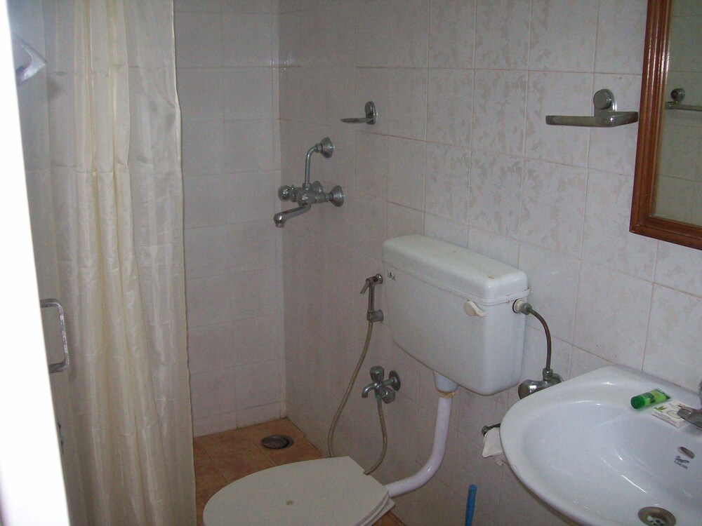 Traditional Double or Twin Room, 1 Double or 2 Twin Beds photo 3
