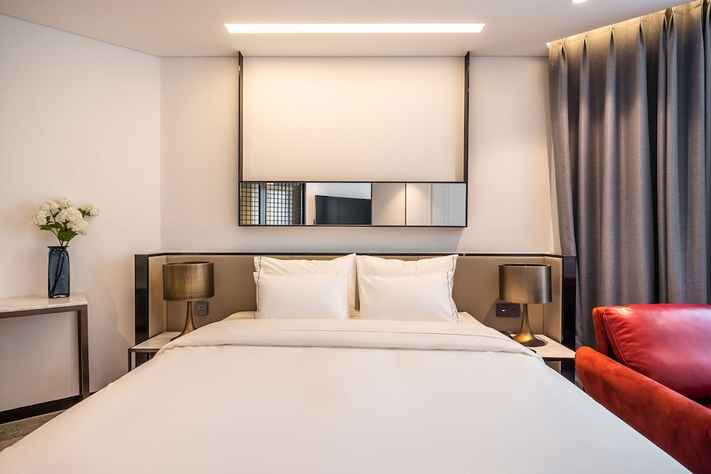 Suite - Photo 5