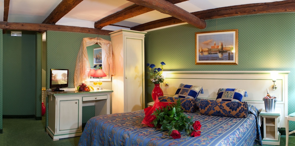 Superior Double or Twin Room photo 2