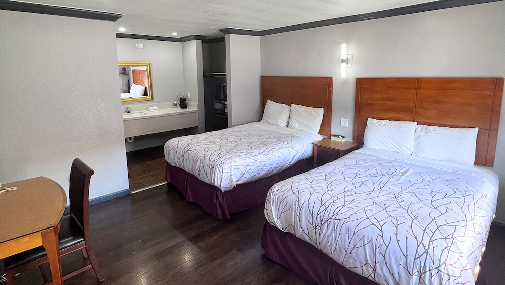 Double Room, 2 Double Beds, Non Smoking photo 2