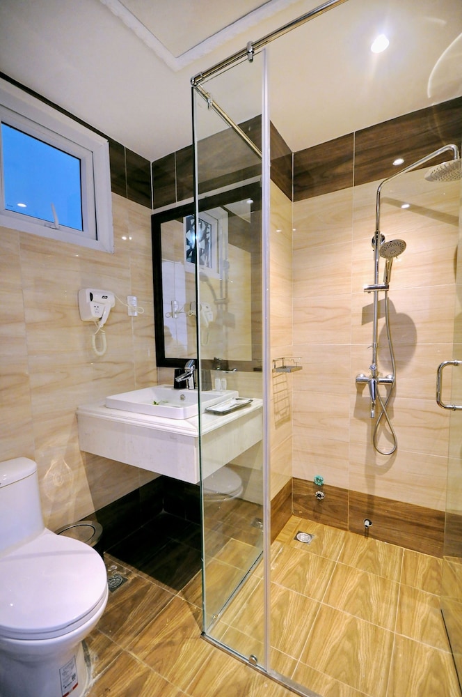 Deluxe Triple Room, City View - Photo 5