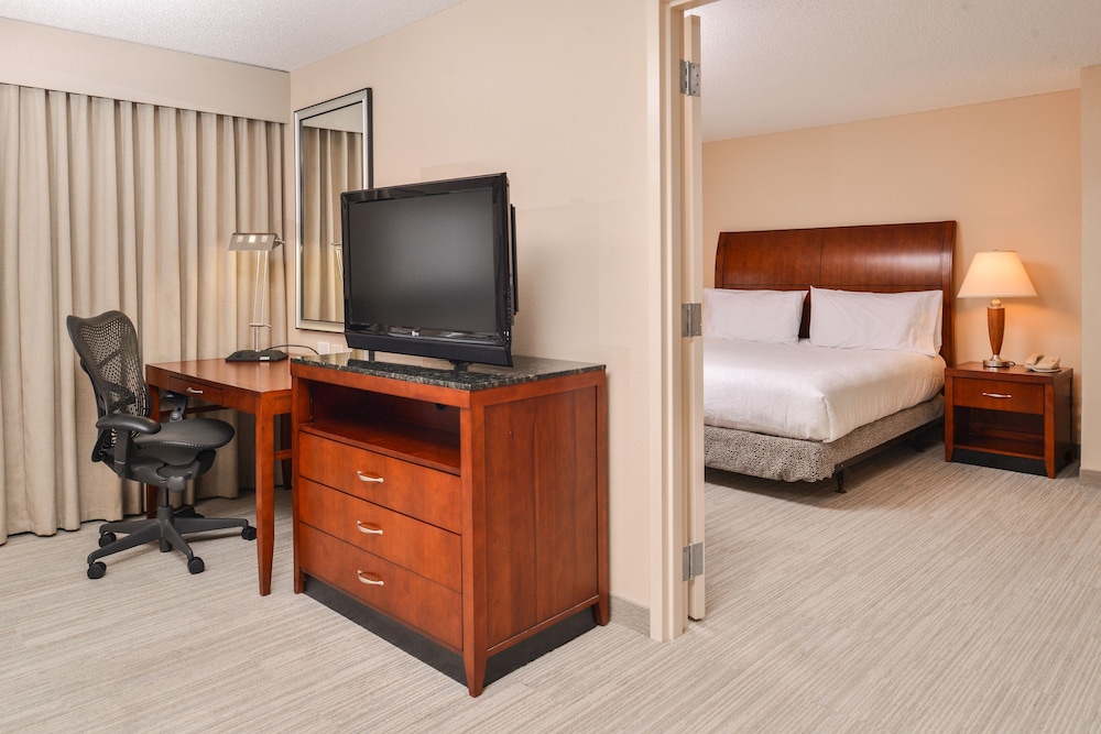 Suite, 1 Bedroom, Accessible (Roll-in Shower) - Photo 2