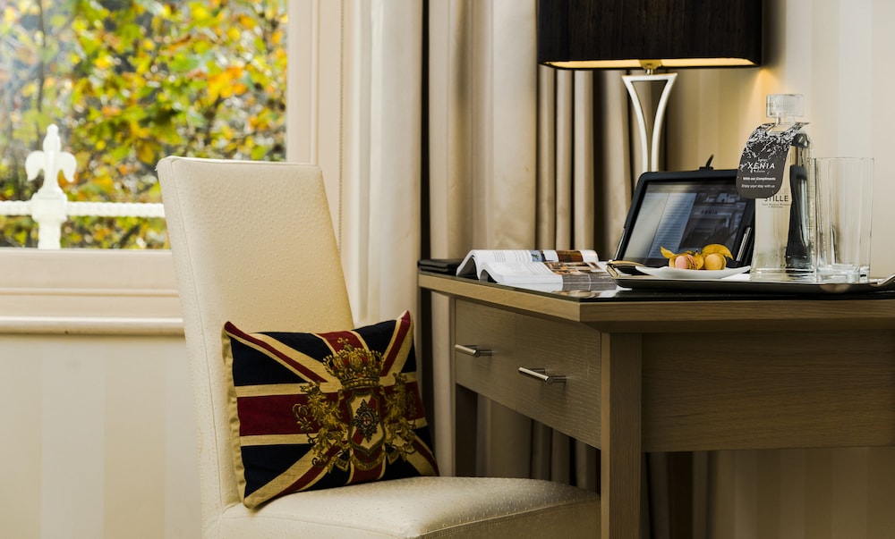 Classic Room, 1 King Bed, Balcony photo 2
