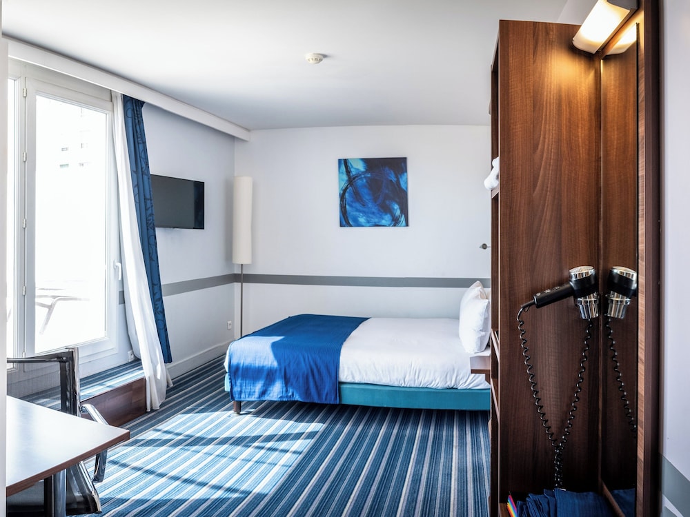 Standard Room, 1 Queen Bed, Balcony