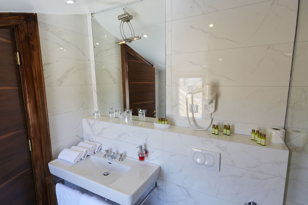 Deluxe Double Room, Sea View - Photo 16