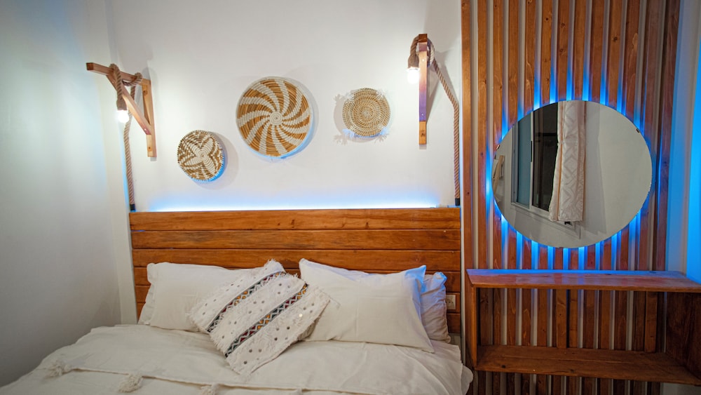 Basic Double or Twin Room, Balcony, Ocean View photo 3