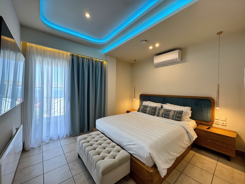 Etherial Suite with Indoor & Outdoor Jetted Tub photo 3