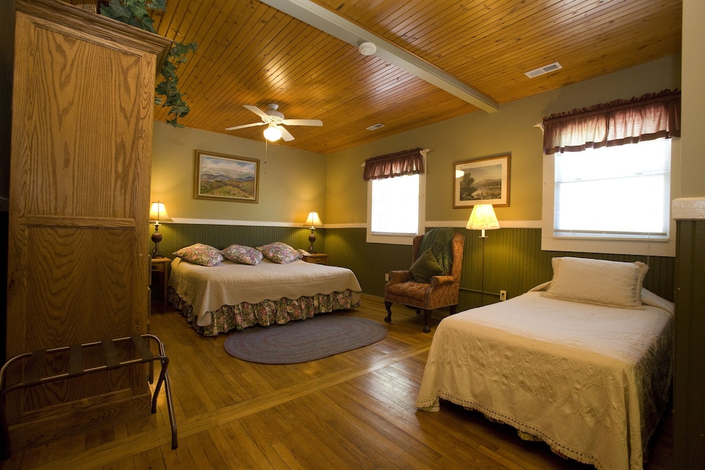 Lodge Room With Balcony photo 2