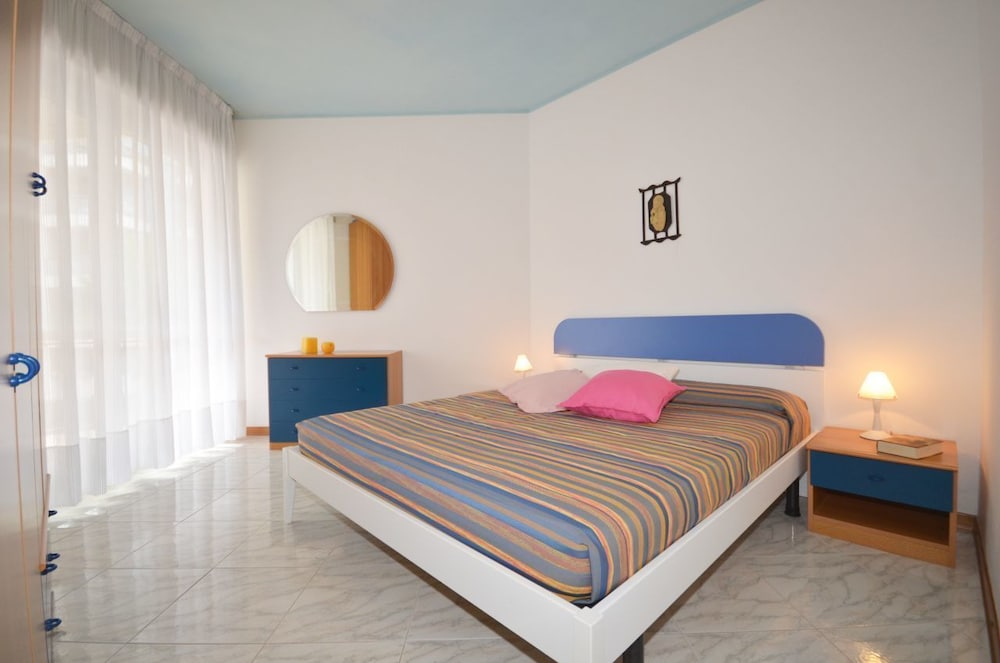 Apartment, 2 Bedrooms (C-6)