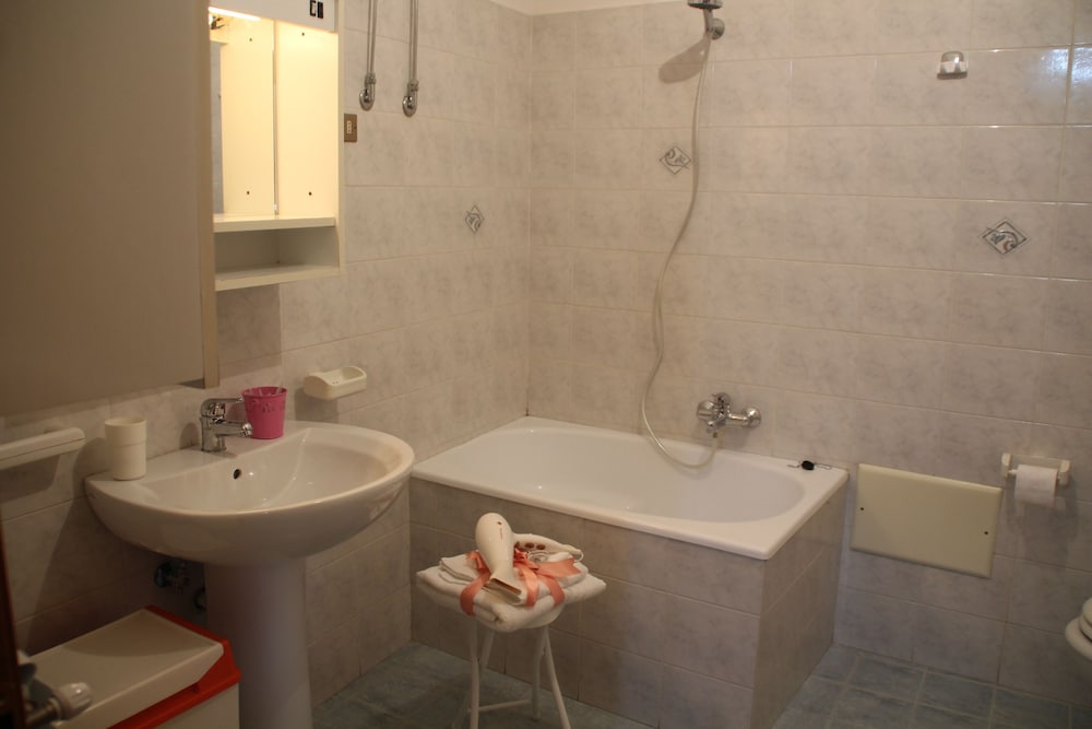 Basic Single Room photo 3