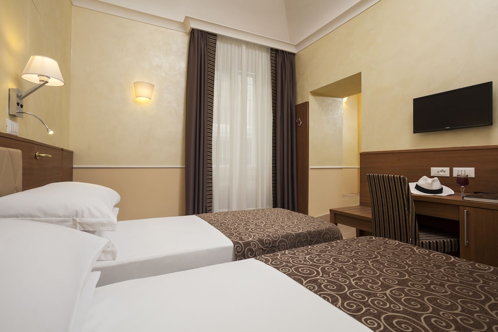 Triple Room, Annex Building (Via Carlo Cattaneo, 26) photo 2