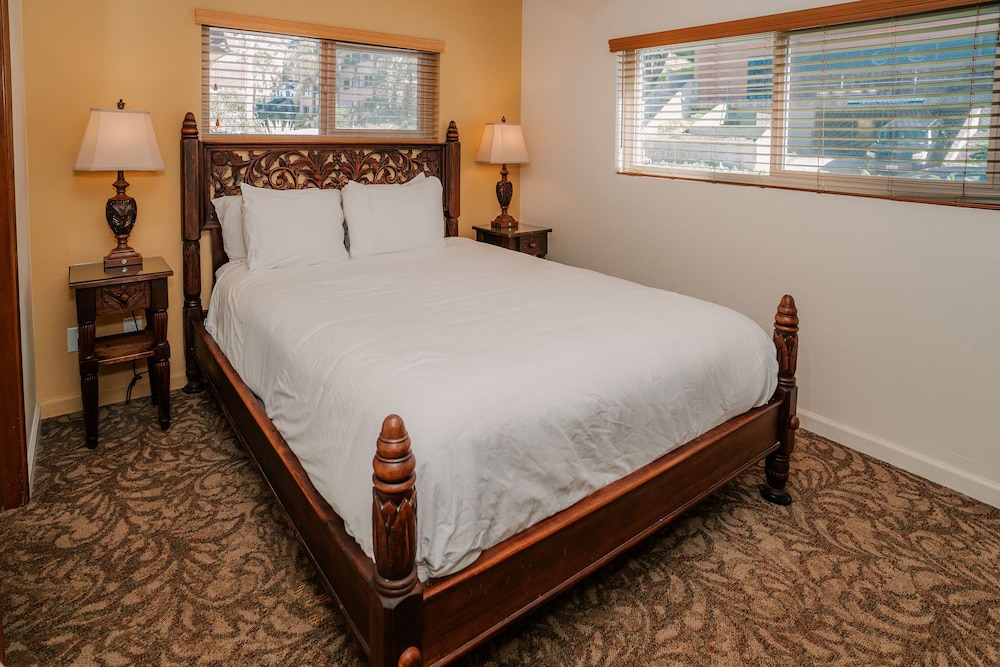 Deluxe Room, Multiple Beds, Partial Ocean View photo 2