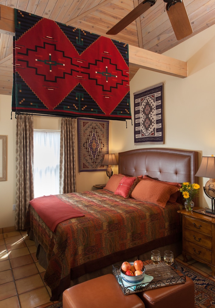 Kachina Room, 1 King Bed with Sofabed photo 3