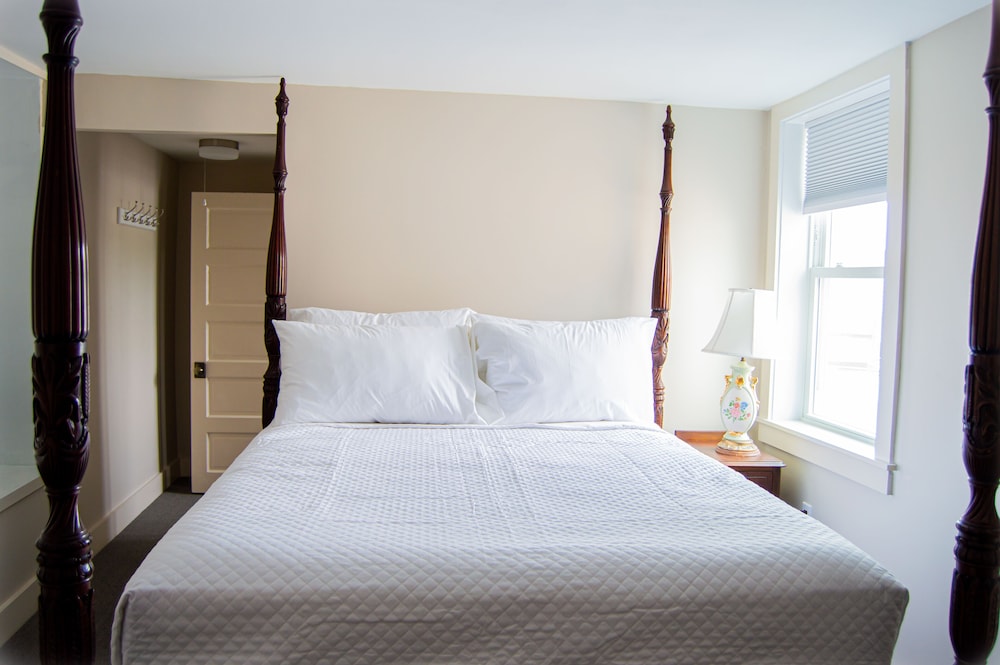 Classic Single Room, 1 Queen Bed photo 3
