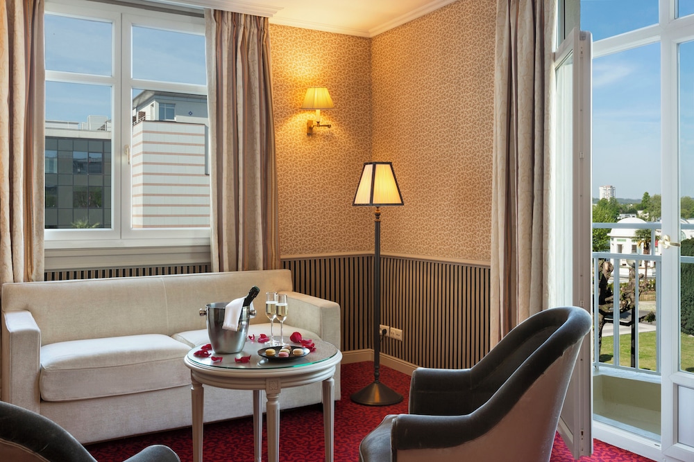 Deluxe Suite photo 2
