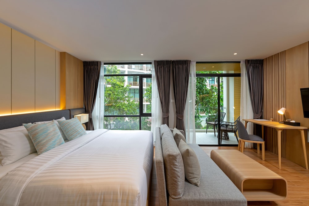 Deluxe Room, 1 King Bed - Photo 4
