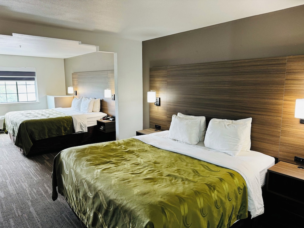 Room, Multiple Beds, Non Smoking - Photo 4