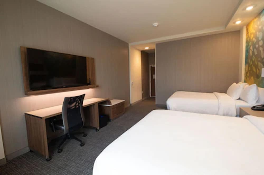 Room, 2 Queen Beds (Hearing Accessible) - Photo 1