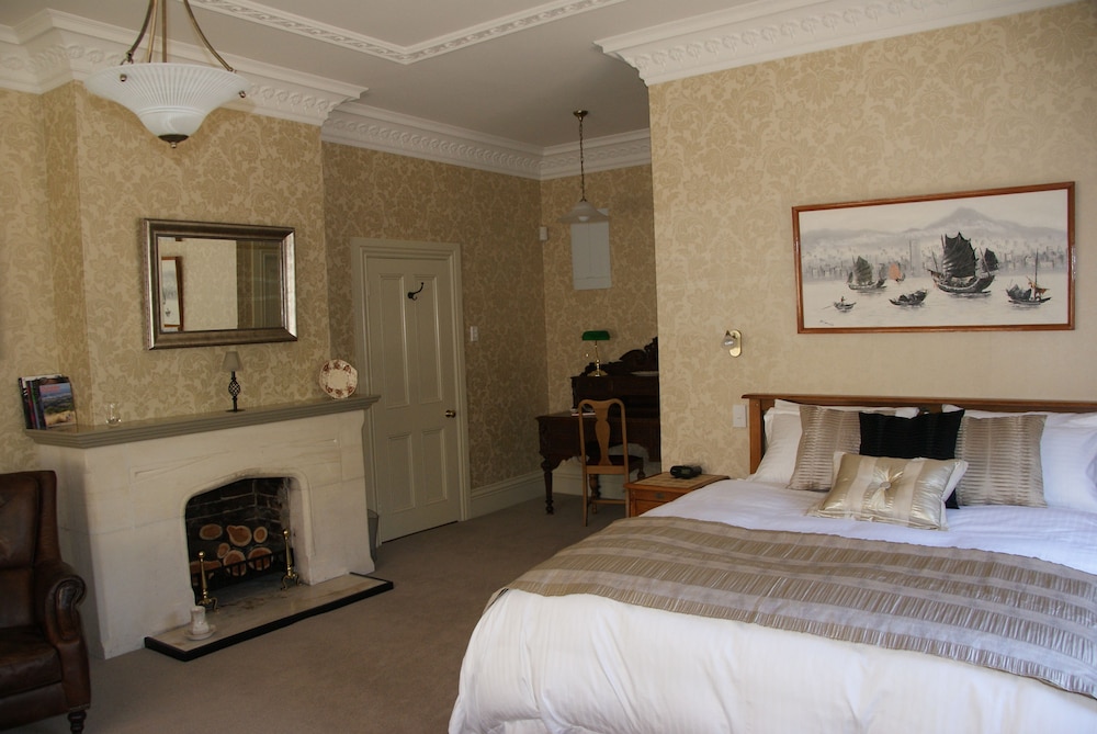 Luxury Double Room, 1 King Bed, Private Bathroom, Garden View photo 3