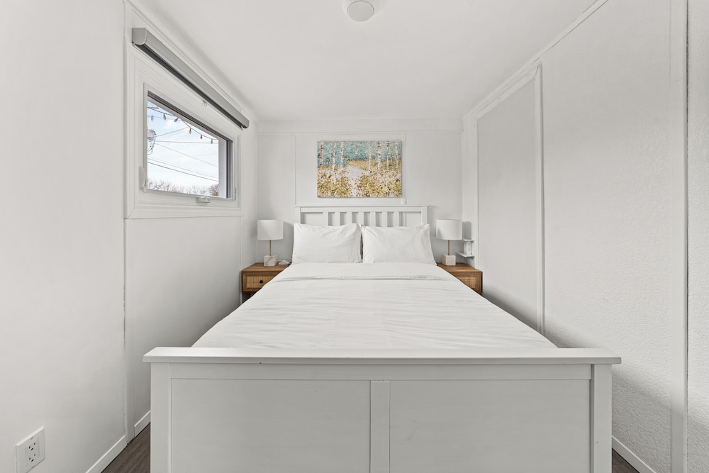 Loyalist Cottage photo 2