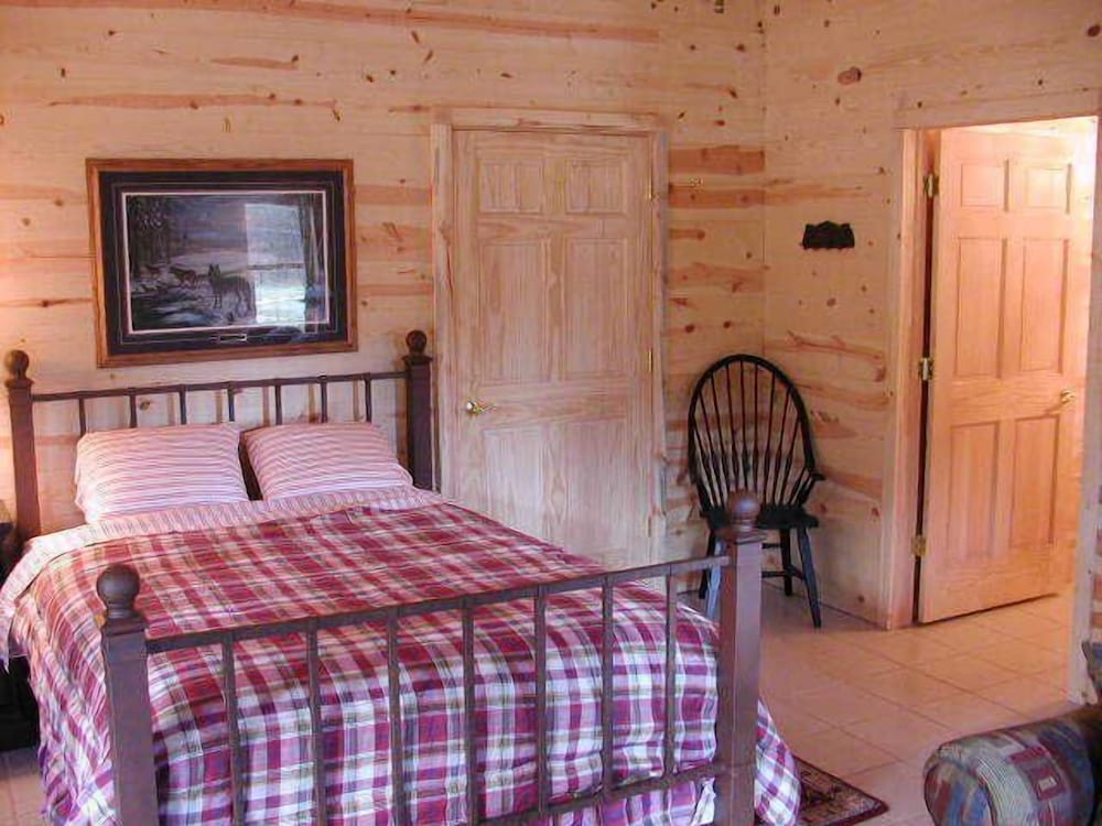 Comfort Cabin, 1 Bedroom (Lefty's Hideout) photo 3